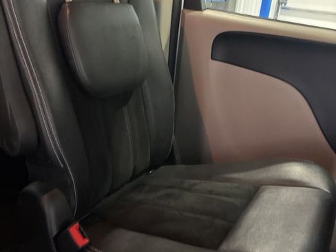 Used 2017 Dodge Grand Caravan SXT image 37