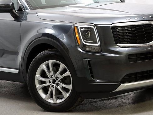Used 2022 Kia Telluride LX image 3