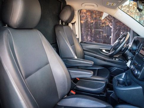 Used 2017 Mercedes-Benz Metris Passenger image 19