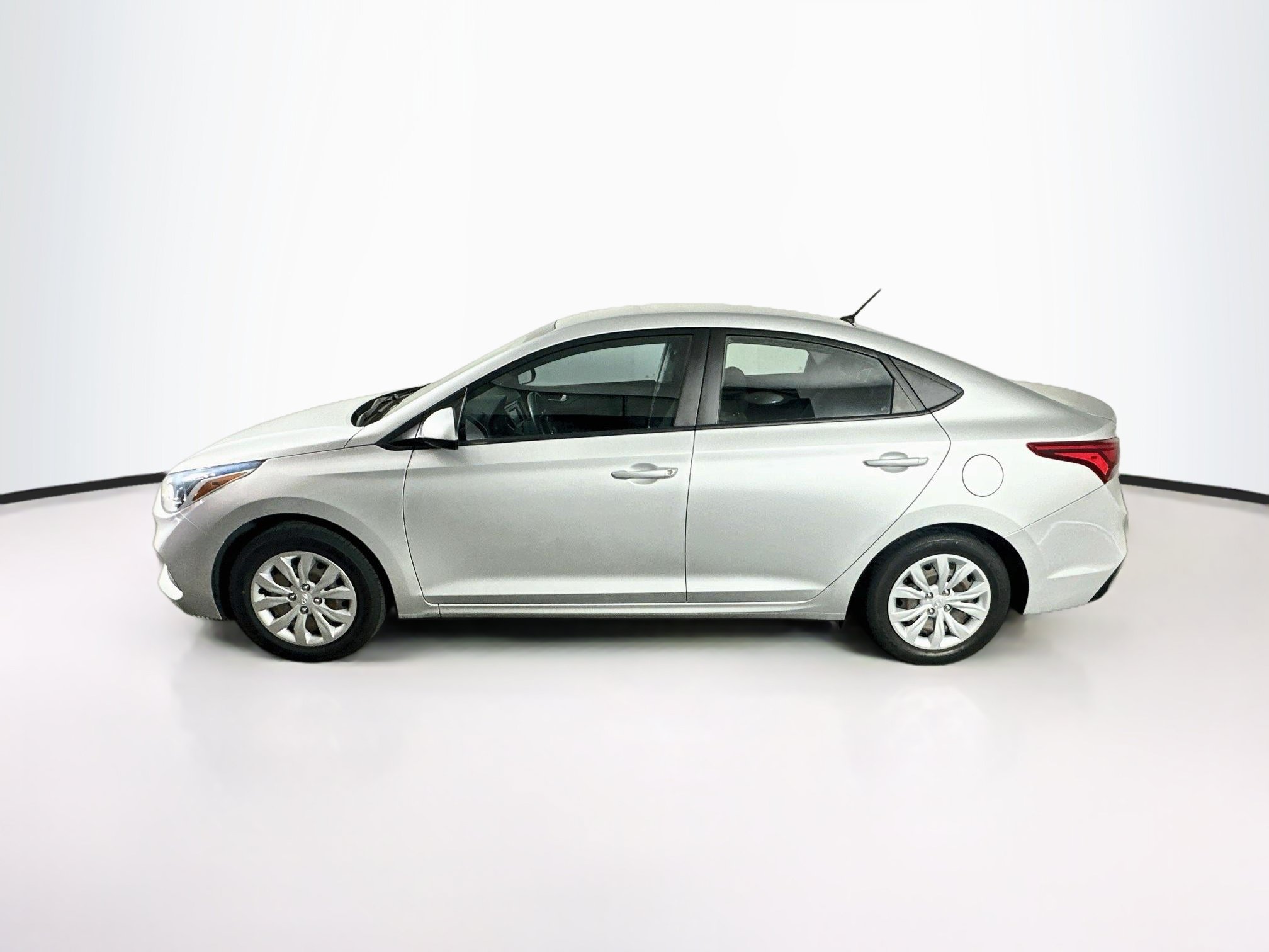 Used 2022 Hyundai Accent SE FWD image 4
