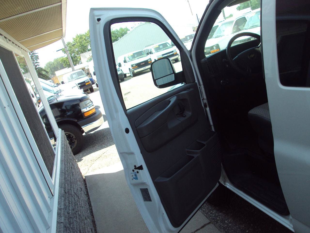 Used 2013 Chevrolet Express 1500 LT w/ LT Preferred Equipment Group AWD/4WD image 16