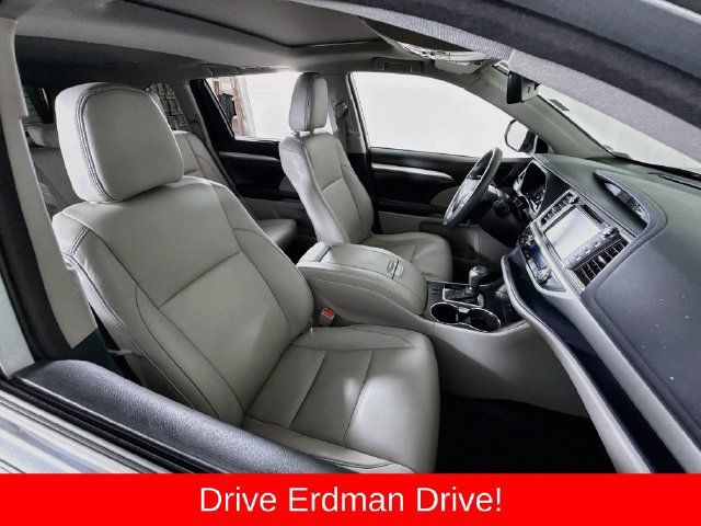 Used 2018 Toyota Highlander XLE FWD image 24