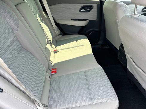 Used 2023 Nissan Rogue SV image 10