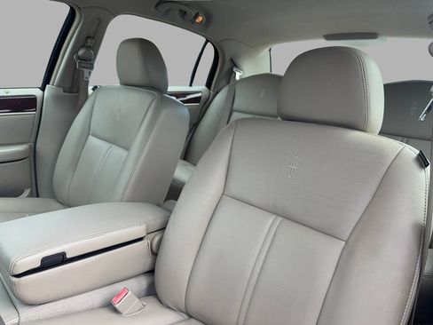 Used 2008 Lincoln Town Car Signature Limited RWD image 21