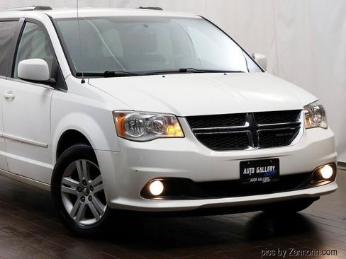 Used 2011 Dodge Grand Caravan Crew w/ Entertainment Group 1 FWD image 2