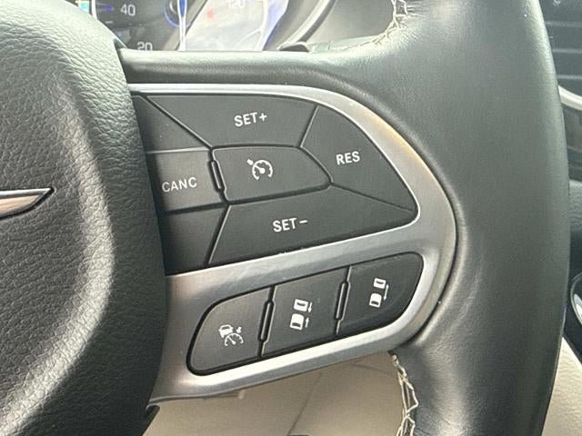 Used 2021 Chrysler Pacifica Touring-L FWD image 23