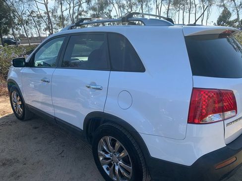 Used 2011 Kia Sorento EX w/ Premium Pkg FWD image 9