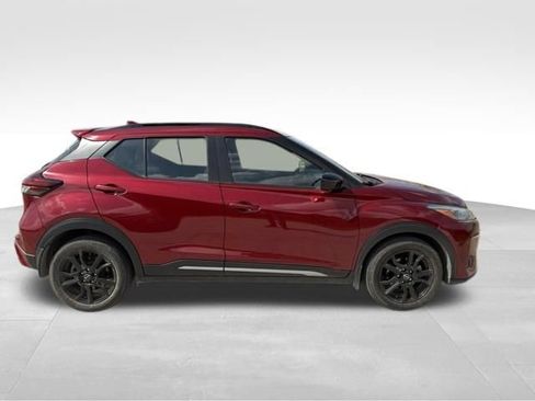 Used 2022 Nissan Kicks SR FWD image 2