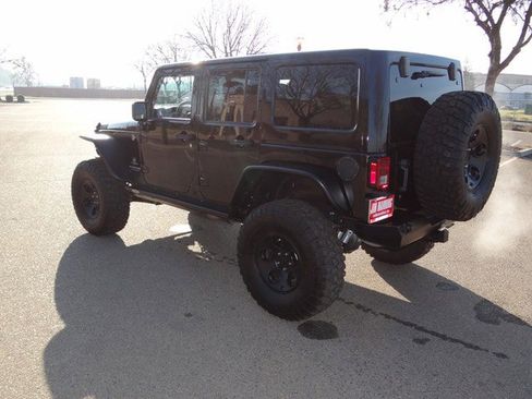 Used 2015 Jeep Wrangler Unlimited Rubicon w/ Connectivity Group image 10