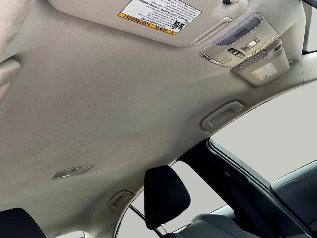 Used 2021 Toyota Corolla LE FWD image 29