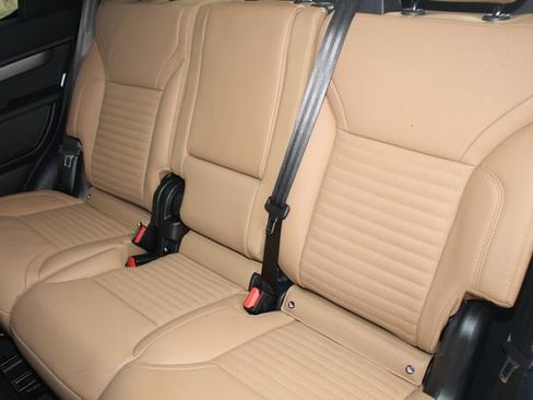 Used 2025 Land Rover Discovery Dynamic SE image 24