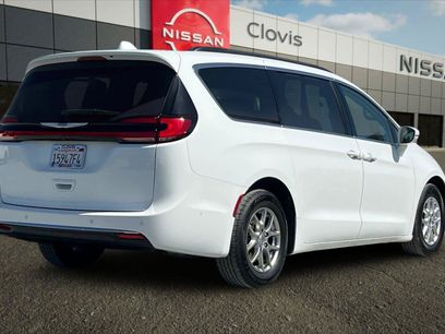 Used 2022 Chrysler Pacifica Touring-L w/ Uconnect Theater Family Group