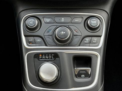 Used 2015 Chrysler 200 Limited image 36