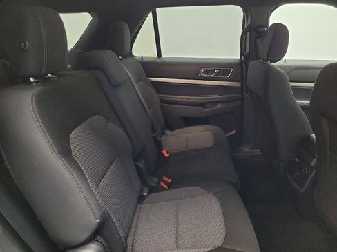 Used 2018 Ford Explorer XLT image 19
