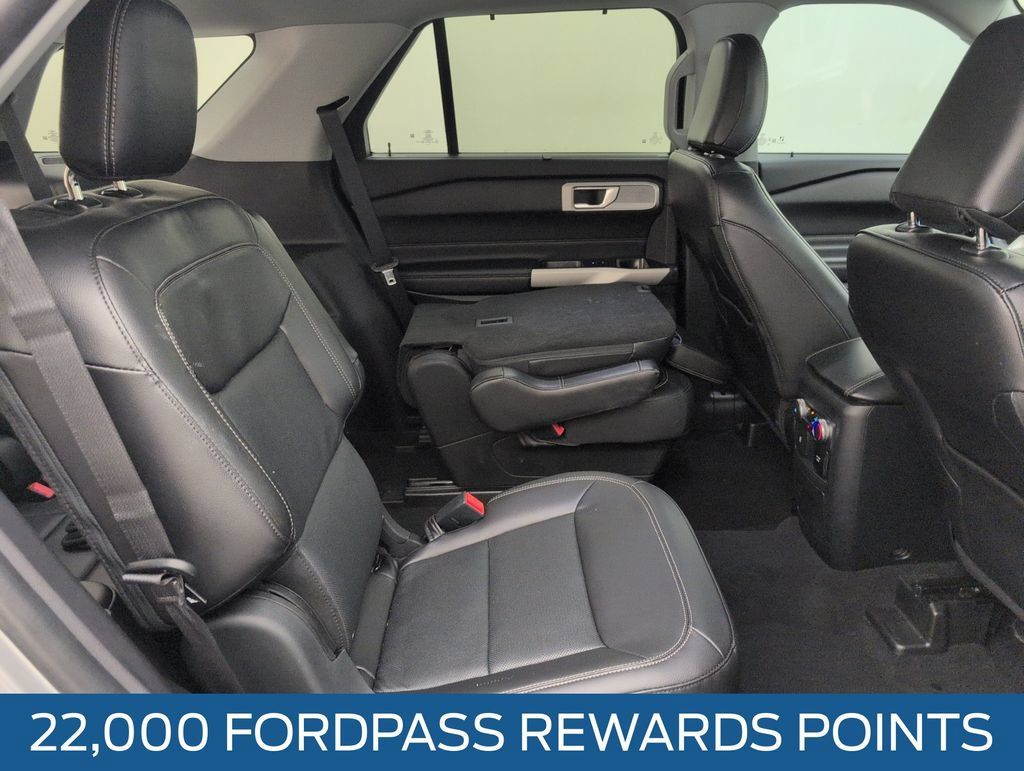 Used 2022 Ford Explorer Limited w/ Equipment Group 301A RWD image 16