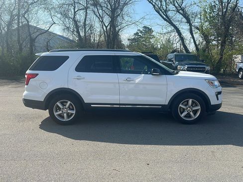 Used 2018 Ford Explorer XLT w/ Equipment Group 201A image 4