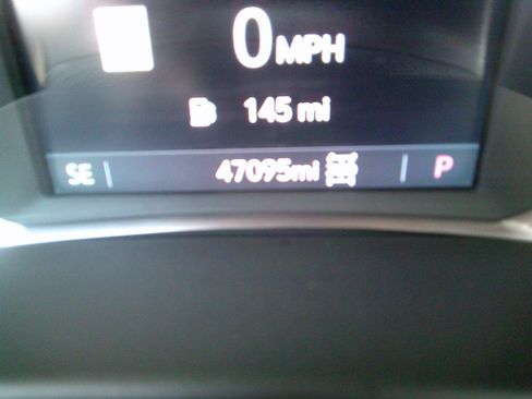 Used 2023 GMC Acadia SLT w/ Preferred Package image 17