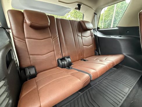 Used 2018 Cadillac Escalade Premium Luxury AWD/4WD image 12