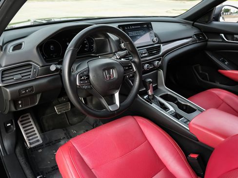 Used 2019 Honda Accord Sport image 3