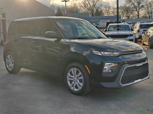 Used 2022 Kia Soul LX image 3