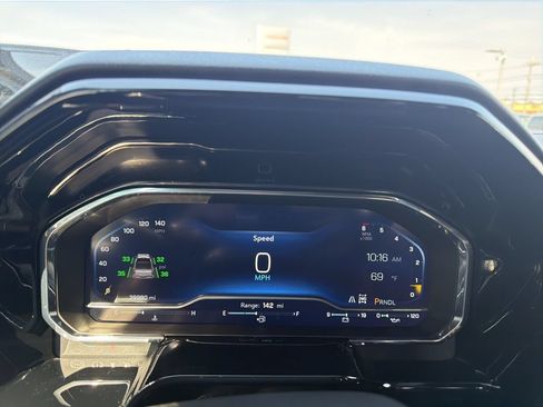 Used 2023 Chevrolet Silverado 1500 LT AWD/4WD image 18