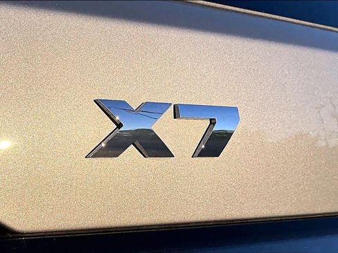 Used 2025 BMW X7 M60i image 9