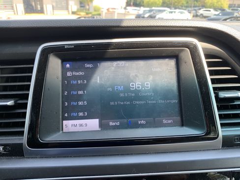 Used 2019 Hyundai Sonata SE FWD image 23