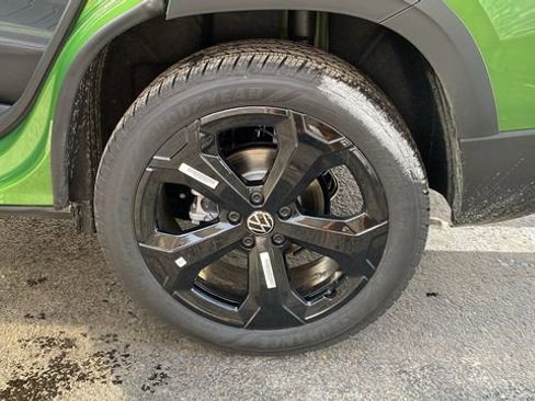 New 2026 Volkswagen Taos SE image 35