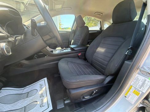 Used 2020 Ford Fusion SE FWD image 11