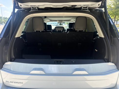 Used 2025 Ford Expedition Platinum AWD/4WD image 33
