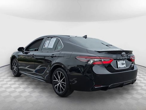 Used 2021 Toyota Camry SE image 4