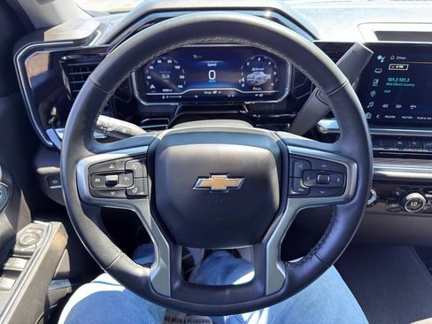 Used 2023 Chevrolet Silverado 1500 LT AWD/4WD image 7