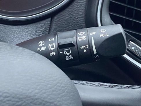 Used 2021 Jeep Cherokee Latitude Plus FWD image 27