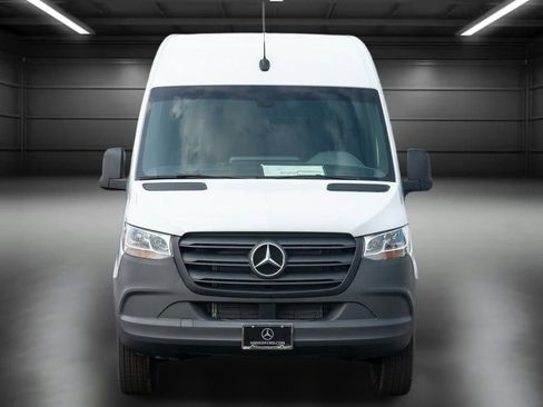 Used 2024 Mercedes-Benz Sprinter 2500 image 3