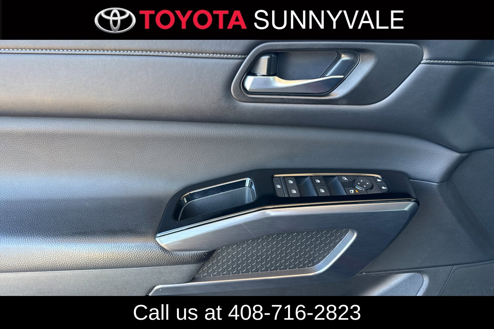 Used 2024 Nissan Pathfinder SL FWD image 10