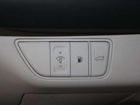 Used 2023 Genesis G70 2.0T image 10