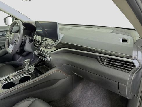 Used 2024 Nissan Altima 2.5 SR w/ SR Premium Package AWD/4WD image 33