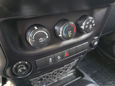 Used 2015 Jeep Wrangler Unlimited Sport w/ Quick Order Package 24S AWD/4WD image 15