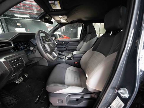 Used 2024 Toyota Tacoma TRD Sport image 9