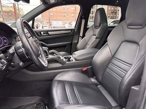 Used 2023 Porsche Cayenne Base image 19
