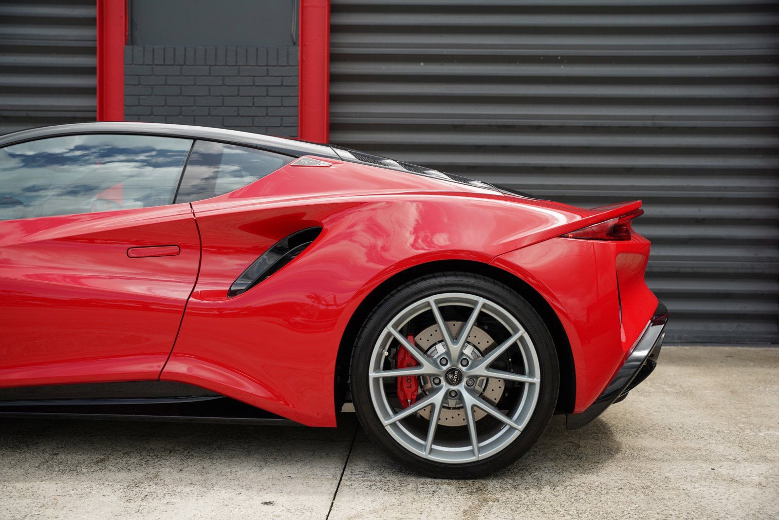 Used 2025 Lotus Emira RWD image 24