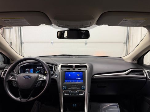 Used 2020 Ford Fusion SE FWD image 4