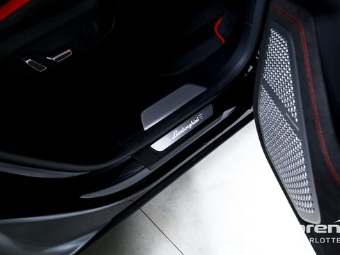 Used 2023 Lamborghini Urus S AWD/4WD image 30