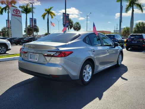 Used 2025 Toyota Camry LE image 11