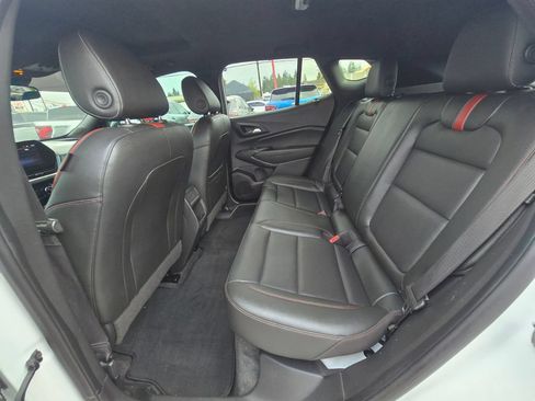 Used 2025 Chevrolet Trax RS w/ Sunroof Package FWD image 16