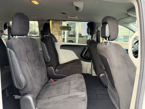 Used 2013 Dodge Grand Caravan SE image 19