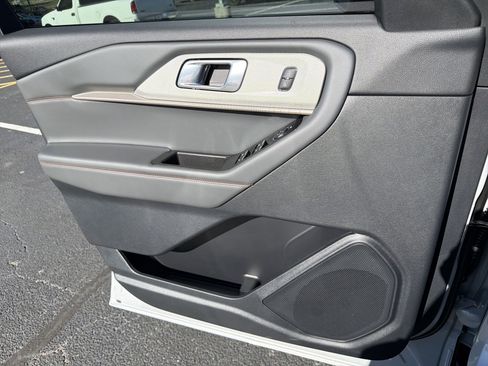 New 2026 Ford Explorer Active RWD image 14
