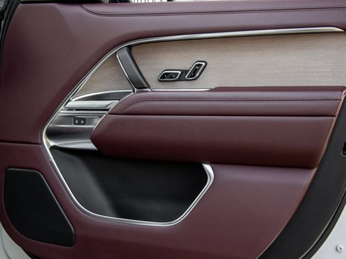 Used 2023 Land Rover Range Rover Autobiography image 41