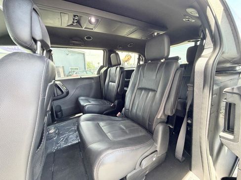 Used 2017 Dodge Grand Caravan GT FWD image 11