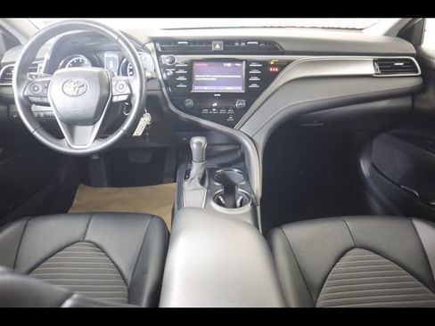 Used 2020 Toyota Camry SE FWD image 18
